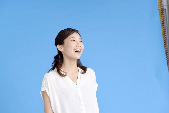 薬剤師時給に喜ぶ女性